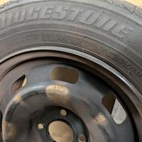 cerchi in ferro 4 fori con pneumatici estivi monta