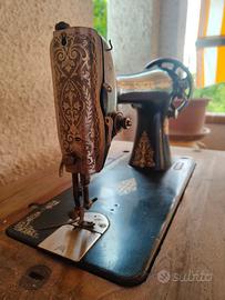 Macchina da cucire d'epoca SINGER del 1930 