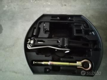 Cric e set cambio gomme Peugeot 207