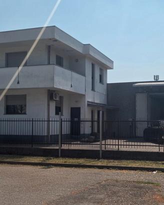 Capannone industriale con uffici
