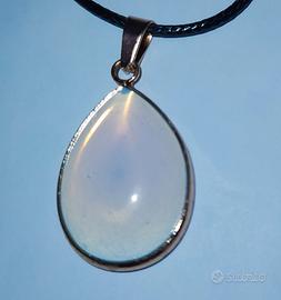 Ciondolo in pietra dura naturale di opalite