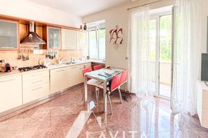 Bilocale con balcone a Bolzano