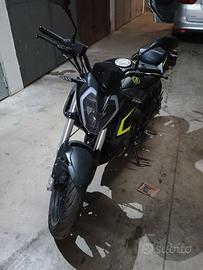 moto 125 Keeway RKF  2000€ poco trattabili