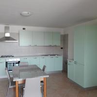 Cucina compl., camera matrimoniale, letto singolo