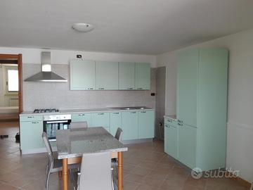 Cucina compl., camera matrimoniale, letto singolo