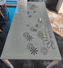 Tavolo da pranzo moderno in vetro decorato