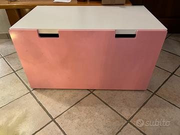 Panca con casseto con ruote