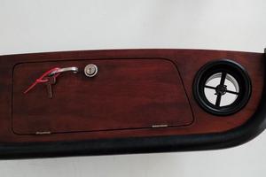 Jaguar_modello XJ6_Cassetto cruscotto