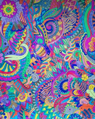 Mandala colorato a mano 