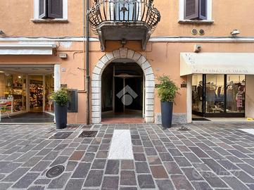 NEGOZIO A DESENZANO DEL GARDA