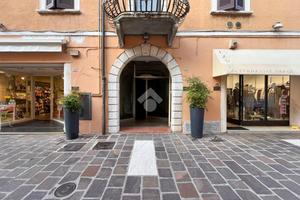 NEGOZIO A DESENZANO DEL GARDA