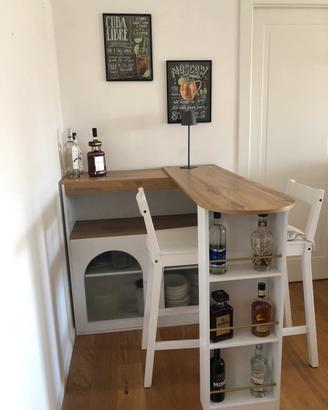Tavolo bar e sgabelli