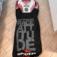 Tuta Gimoto in canguro