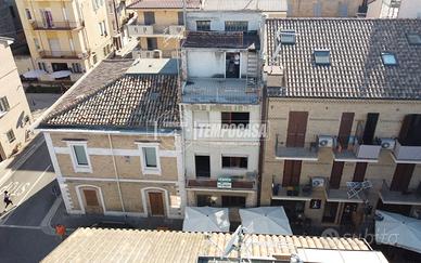 CASA INDIPENDENTE SU PIU' LIVELLI !!