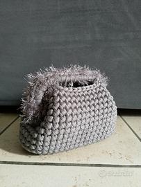 borsa mini clutch all'uncinetto 