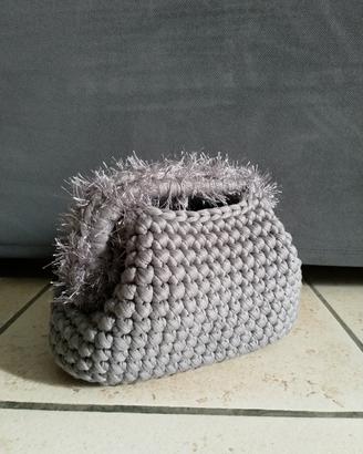 borsa mini clutch all'uncinetto 