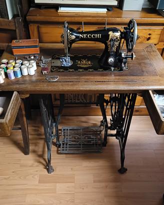 macchina da cucire Necchi 