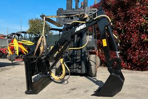 A189 - Braccio retro escavatore per trattore