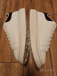 Alexander McQueen sneakers

bianche e nere