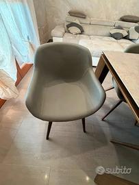 Tavolo sedie Calligaris parete attrezzata e letto 