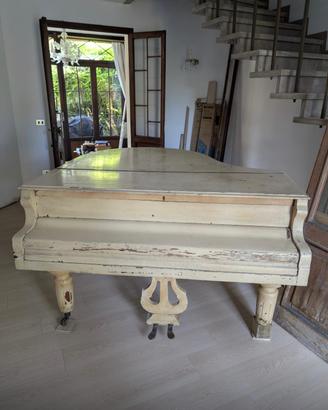 Pianoforte a coda antico bianco shabby chic