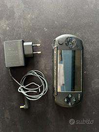 Psp con caricatore e 10 giochi + memory stich