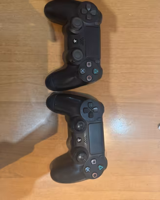 2 controller ps4 da sistemare