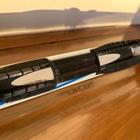 Sci da fondo con scarpe e attacchi