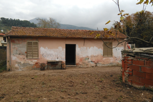Rustico nel verde zona Romagnano