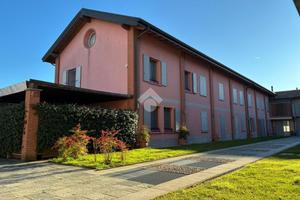 VILLA A SCHIERA A CORBETTA