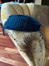 Cappello con veletta nero di feltro di lana