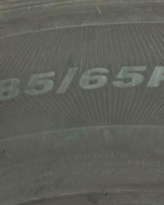 185 65 R14 invernali completi di cerchi fiat