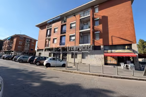 MAGAZZINO DI 70 MQ CON CARICO/SCARICO