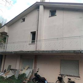 Villa di 115 m² con 5 locali e posto auto a Montef