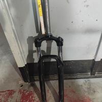 SR suntour xce 28 esc. 100 mm a molla ruota da 29"