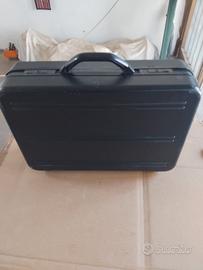 valigia con  cassettiera  portaminuteria