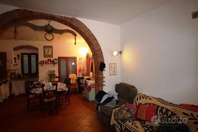 Appartamento di 168 m² con 4 locali a Bucine