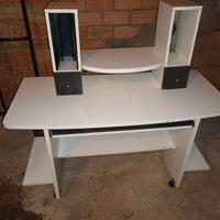 scrivania porta computer e alzatine