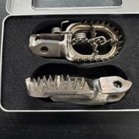 Pedane in titanio Pro Pegs KTM HUSQVARNA GAS GAS