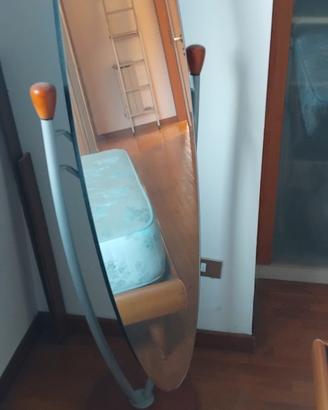 specchio camera con piantana a pavimento