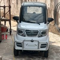 Scooter cabinato per anziani e o disabili