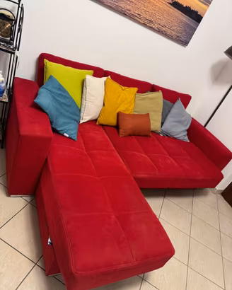 Divano per comode serate di relax .