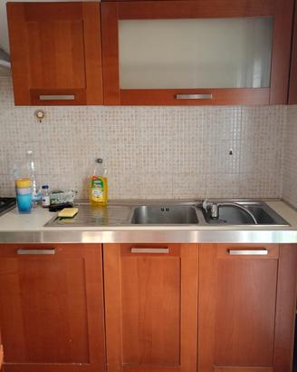 cucina completa di forno 