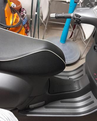 Vespa GTS 300 Super Sport - Meno di  10.000 km!