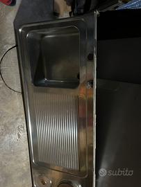 Lavello piastra fuochi