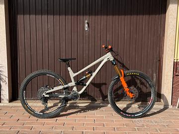 Commencal clash 2023