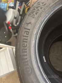 Gomme auto estive 225/55 R 18 V continental