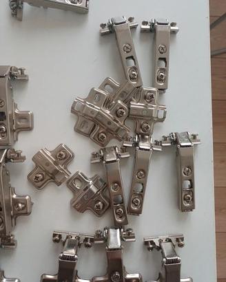 Cerniere per ante IKEA vetro (Besta Tombo e Billy)