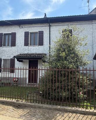Villa di 370 m² con 4 locali e box auto doppio a V