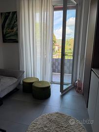 Pouf velour verde con frange